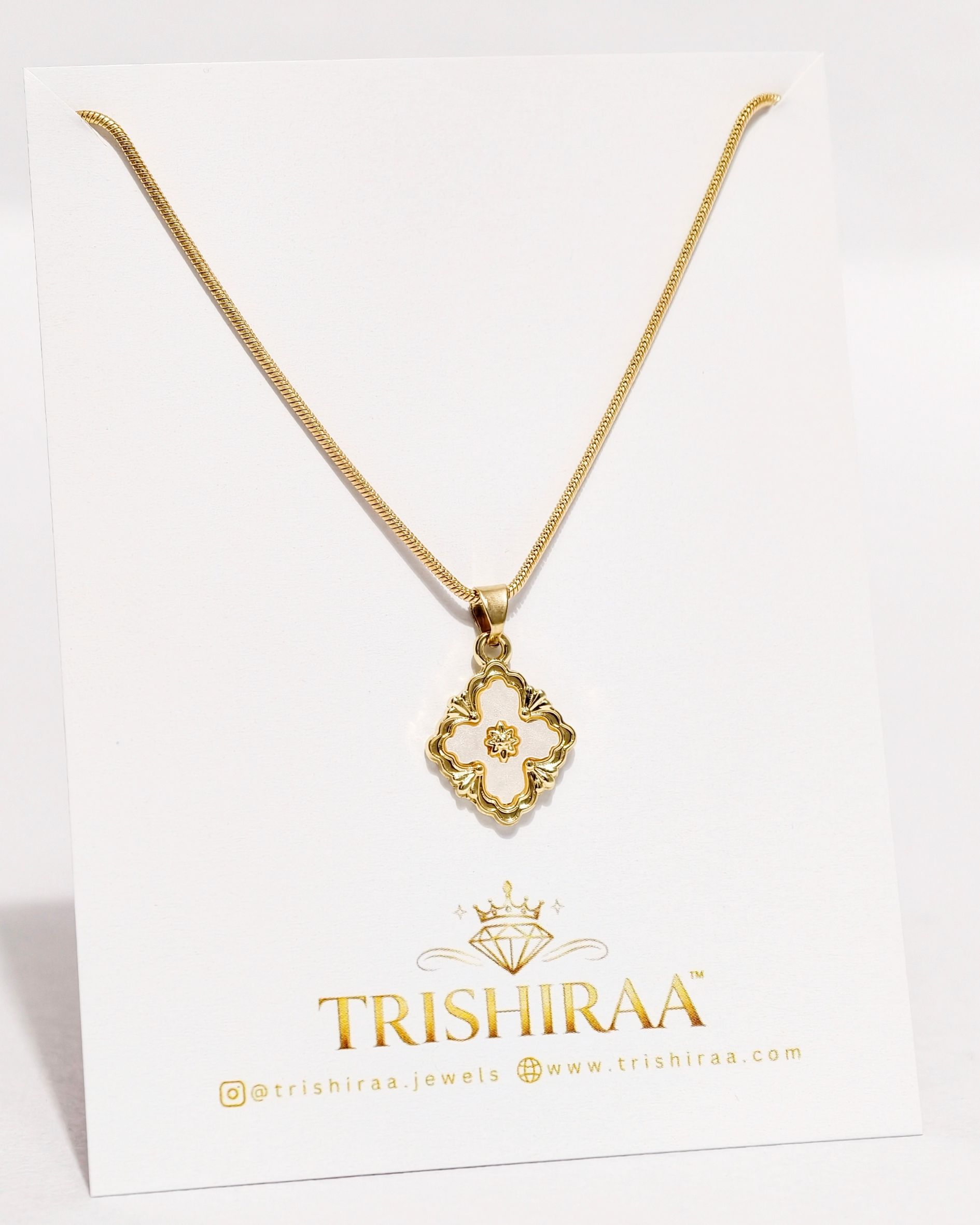 Floral Clover Gold Pendant Necklace – Anti Tarnish Stainless Steel Elegant Chain - Trishiraa